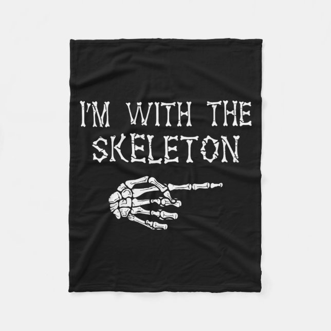 I'm With Skeleton Funny Couples Matching Halloween Fleecedecke (Vorderseite)