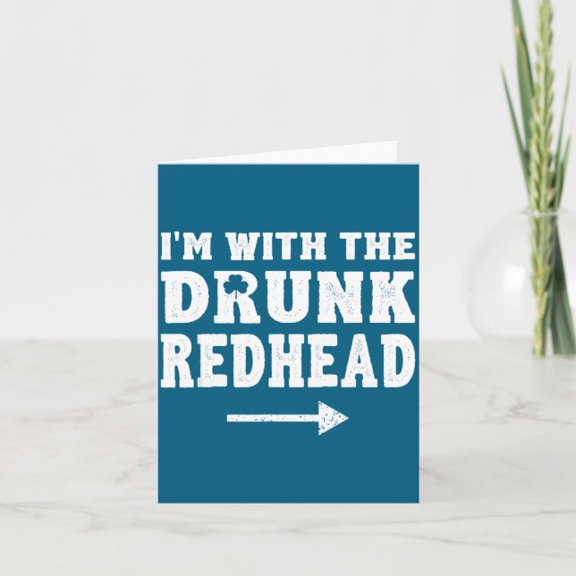 I'm With The Drunk Redhead Funny St Patricks Day  Karte (Vorderseite)