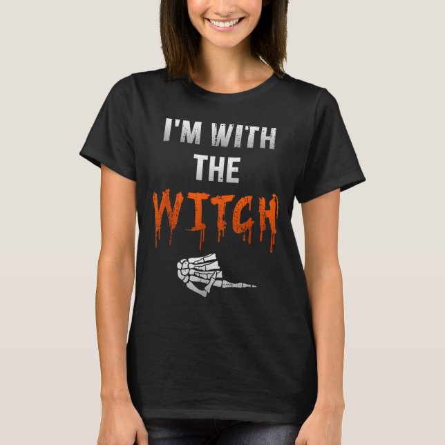 I'm With Witch Skeleton Hand Funny Halloween Husba T-Shirt (Vorderseite)