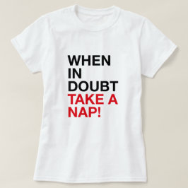 Im Zweifel ein Nickerchen machen – Minimal Typogra T-Shirt