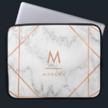 Imitat-Rosen-Goldgeometrischer | weißer Laptopschutzhülle<br><div class="desc">Dieses elegante Ausrüstungsbeschreibungen,  die modernes Imitat-Rosen-Goldgeometrische Linien auf einem weißen Marmorblickhintergrund kopieren. Personifizieren Sie mit Ihrer Initiale und Namen in zusammenpassendem Text.</div>