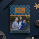 Imitate Brown Leather Blue Buffalo Karierte Weihna Feiertagskarte<br><div class="desc">Senden Sie Ihrer Familie und Ihren Freunden eine karierte Urlaubskarte mit Ihrem Lieblings-Foto. Dreh die Karte auf,  um eine Ledertextur aus Imitaten auf der Kartenrückseite zu zeigen.</div>