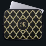 Imitate Gold Glitzer Quatrefolie Ikat Muster Laptopschutzhülle<br><div class="desc">Imitate Gold und Diamanten Glitzer Quarrefolie Ikat geometrisches Muster über benutzerdefinierten schwarzen Hintergrund veränderbar auf der Website. Die Farbkombination ist in Pastelltönen gehalten,  viele können auf der Website erstellt werden. Wenn Sie Hilfe bei der Anpassung eines meiner Designs benötigen,  kontaktieren Sie ArtOnWear Designer. Kostenlose Textformatierung mit Live-Hilfe auf Anfrage.</div>