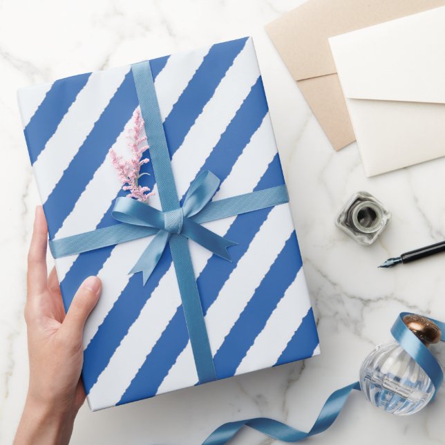 Imitate in blau-weiß-diagonalen Streifen Geschenkpapier (Schenken)