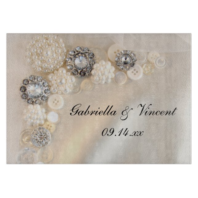 Imitate Weiße Perlen und Diamanten Button Hochzeit Schneidebrett (Vorderseite)