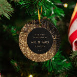 Imitats Gold Glitzer & Black Newlyful Christmas Fo Keramik Ornament<br><div class="desc">Unsere erste Weihnachtsfeier als Mr. und Mrs.,  frisch vermählte Meilenstein Foto Ornament. Eine minimalistische Typografie und ein auffallendes goldenes Glitzer-Design,  perfekt für einen eleganten und modernen Weihnachtsgeschmack.</div>