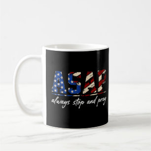 Immer anhalten und die amerikanische Flagge beten Kaffeetasse