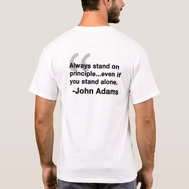 Immer auf dem Grundsatz stehen - John Adams Zitat T-Shirt (Rückseite)