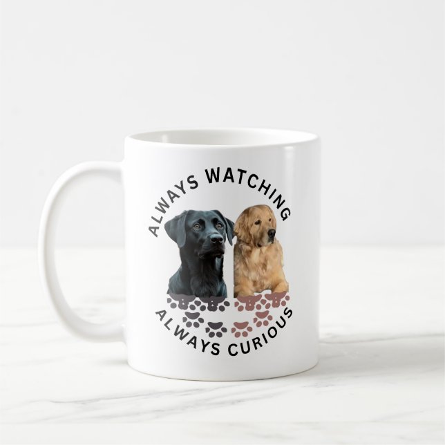 Immer beobachtend. Immer neugierig Kaffeetasse (Links)