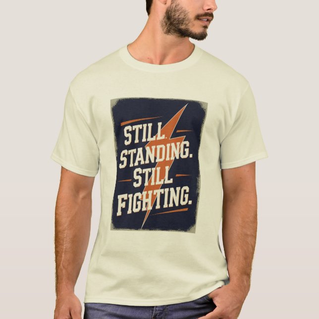 "Immer noch aufrecht. Immer noch kämpfend." MS T-S T-Shirt (Vorderseite)