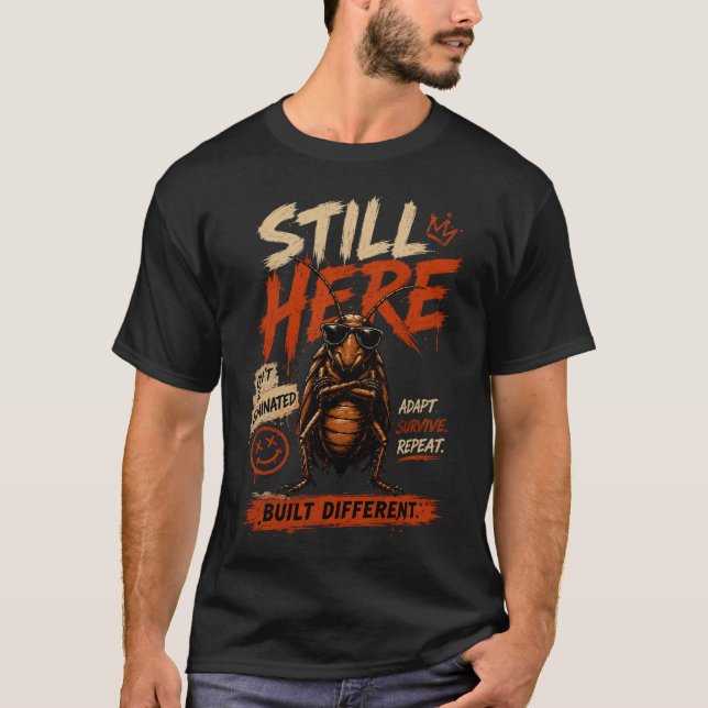 Immer noch hier. Anders gebaut. | Schaben-Grafik  T-Shirt (Vorderseite)