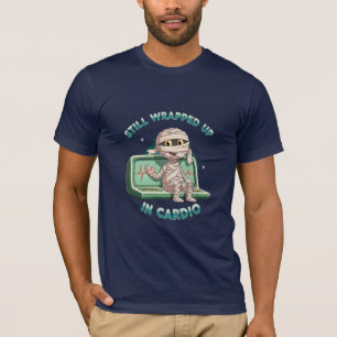 Immer noch in Cardio eingewickelt - Lustiger Mummy T-Shirt