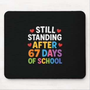Immer noch Stehend Nach 67 Tagen Schule Lustiges M Mousepad