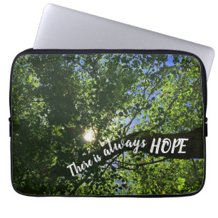 Immer Sonnenlicht durch Bäume inspirieren. Laptopschutzhülle