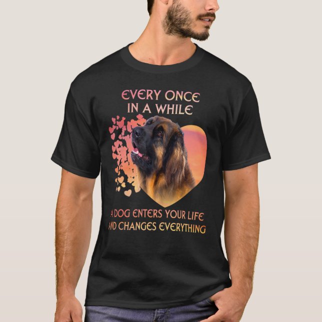 Immer und immer bekommt ein Leonberger das Leben T-Shirt (Vorderseite)