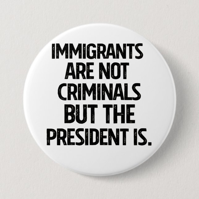 Immigrants Are Not Criminials But the President Is Button (Vorderseite)