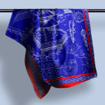 Imperial Dynsty Silky Scarf Schal<br><div class="desc">Tauchen Sie ein in die Pracht der alten China mit unserem "Seidenskarf der Kaiserlichen Dynastie". Dieses majestätische Werk, das die reiche Kulturgeschichte einer der ältesten Zivilisationen der Welt feiert, ist eine lebendige Hommage an die berühmte Geschichte der China. Dieser Schal ist in einer königsblauen Farbe eingebettet und von einem auffallenden...</div>