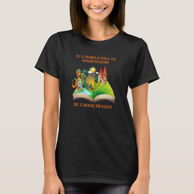 In a world full of bookworms be a book dragon T-Shirt (Vorderseite)