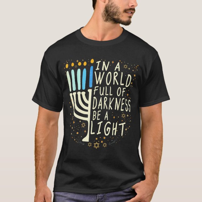 In A World Full Of Darkness Be A Light Funny Hanuk T-Shirt (Vorderseite)