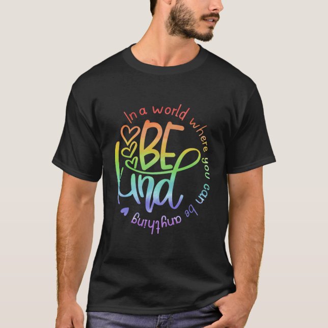 In A World Where You Can Be Anything Be Kind Kindn T-Shirt (Vorderseite)
