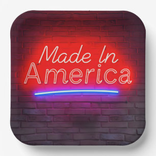 In Amerika Hergestelltes Neonschild An Ziegelwand Pappteller