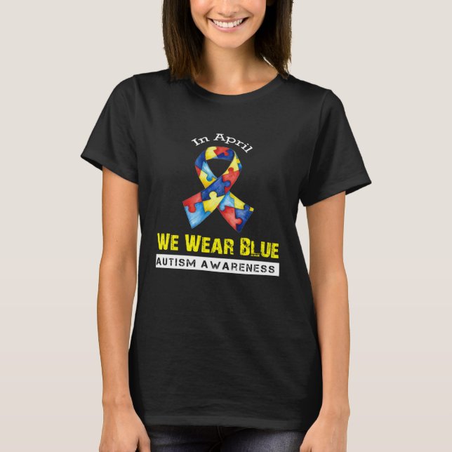In April We Wear Blue Autism Awareness Month T-Shirt (Vorderseite)