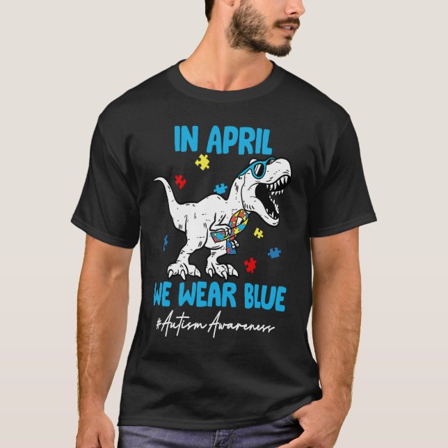In April We Wear Blue Autism Awareness Puzzle Dino T-Shirt (Vorderseite)