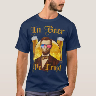 In Beer vertrauen wir Funny Abraham Lincoln Drink T-Shirt