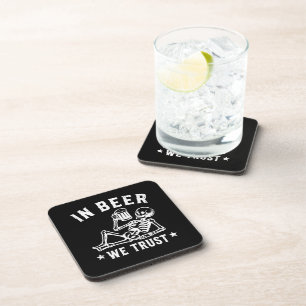 In Bier we trust chillin' Skelett Beer Pong Getränkeuntersetzer