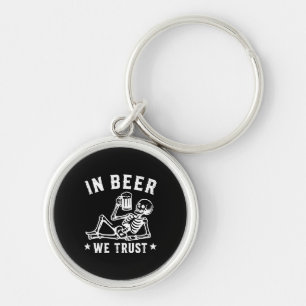 In Bier we trust chillin' Skelett Beer Pong Schlüsselanhänger