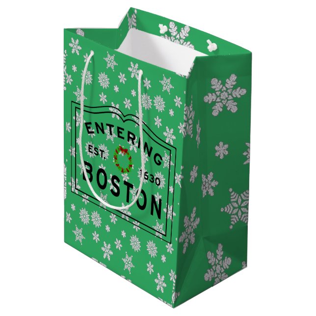 In Boston MA Weihnachtskranz Mittlere Geschenktüte (Rückseite Schrägansicht)