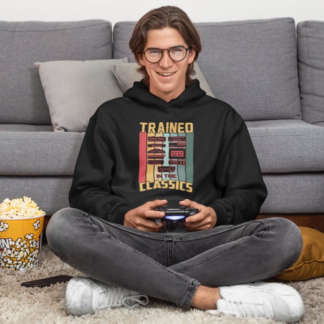 In den Klassikern ausgebildet - Retro Gamer Hoodie (Von Creator hochgeladen)