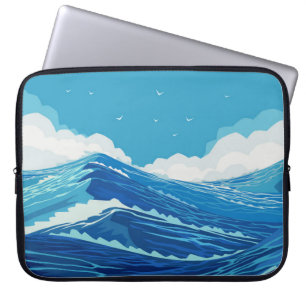 In den Ozean. Schöne große Meereswellen und Blau Laptopschutzhülle