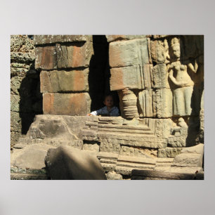 In den Ruinen spielen ... Ta Prohm, Kambodscha Poster