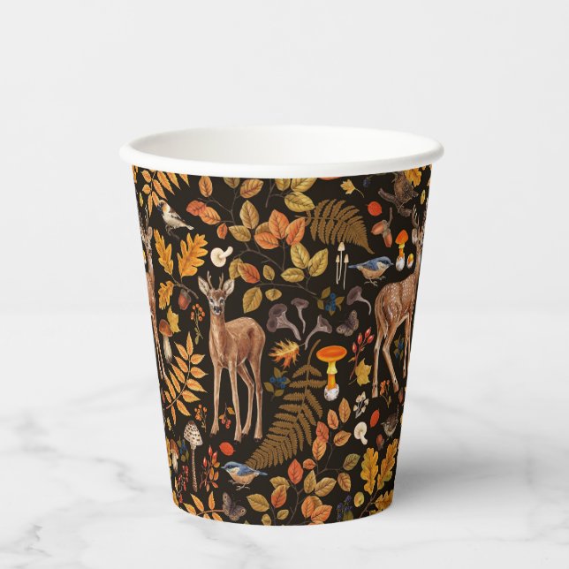 In den Wald/Herbst Hirsche auf schwarz Pappbecher (Vorderseite)