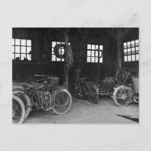 In der Garage Vintager Zweiter Weltkrieg Postkarte