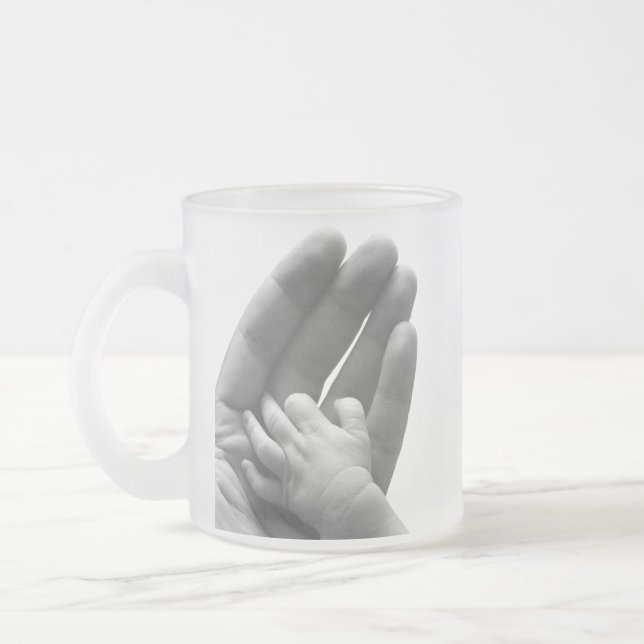 In der Hand des Vatis Mattglastasse (Links)