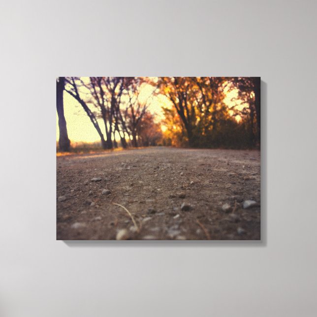 in der Leinwand (Vorderseite)