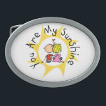 In der Liebe bist du mein Sonnenschein Ovale Gürtelschnalle<br><div class="desc">Ein Paar in der Liebe und eine gelbe Sonne mit Text,  dass Sie sind mein Sonnenschein in der Liebe Sie sind meine Sunshine T - Shirt,  hoodies,  Tasse,  Taschen,  Karten,  Aufkleber,  Magnete,  Keepsakes,  Schlüsselketten,  und vieles mehr.</div>