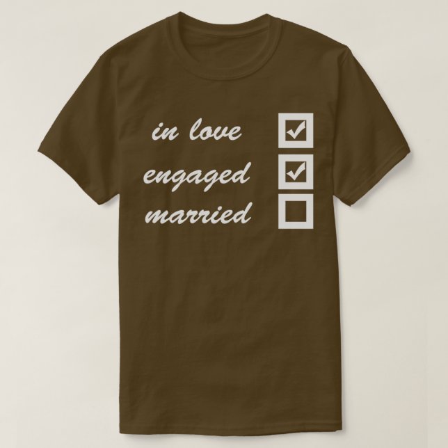 In der Liebe verlobt verheiratet T-Shirt (Design vorne)