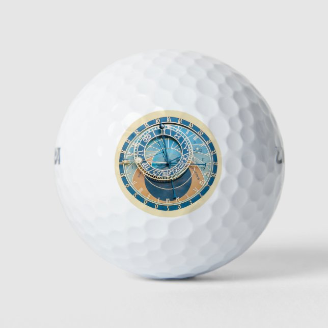 In der Nähe befindet sich die Astronomische Uhr vo Golfball (Vorderseite)