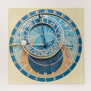 In der Nähe befindet sich die Astronomische Uhr vo Puzzle