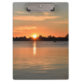 In der Sonnenuntergang-Zwischenablage gefangen Klemmbrett