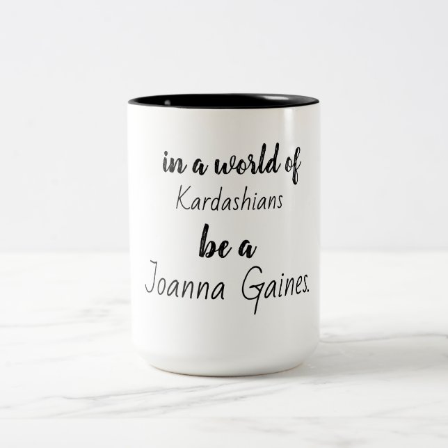 in der Welt von kardashians seien Sie gaines Zweifarbige Tasse (Mittel)