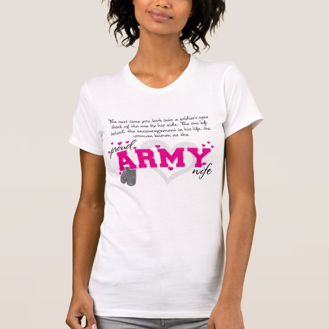 In die Augen eines Soldaten - stolze Armee-Ehefrau T-Shirt (Vorderseite)