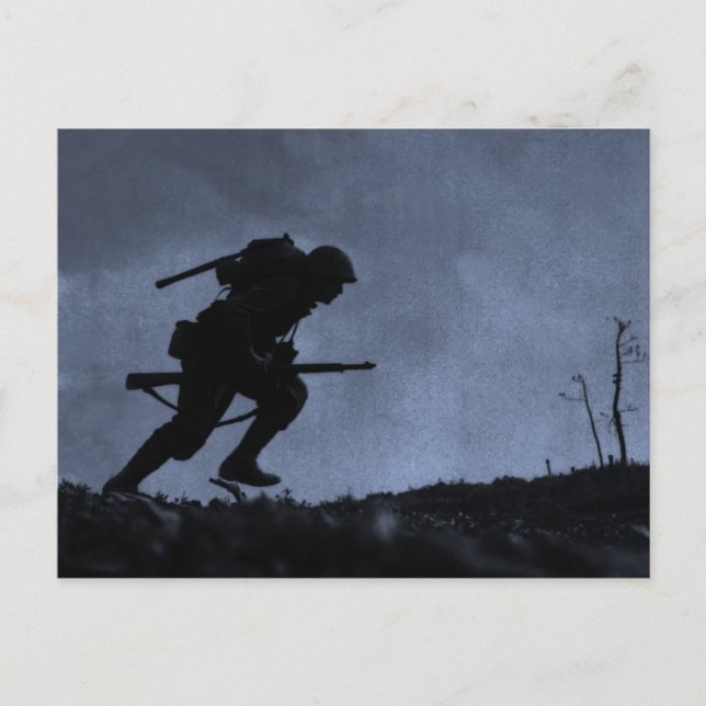 In die Nacht ein Soldat auf dem Schlachtfeld Postkarte (Vorderseite)