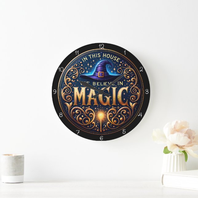 In diesem Haus glauben wir an Magie Große Wanduhr (Zuhause)