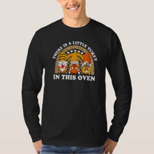 In diesem Ofenzwerg steckt ein kleiner Truthahn an T-Shirt