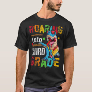 In Dinosaurier-Jungen der dritten Klasse rutschen, T-Shirt