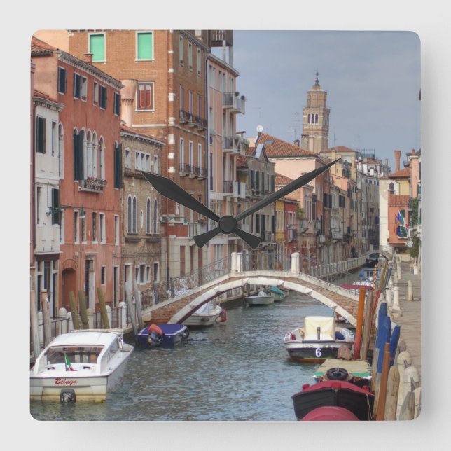 In Dorsoduro, Venedig, Italien Quadratische Wanduhr (Vorderseite)